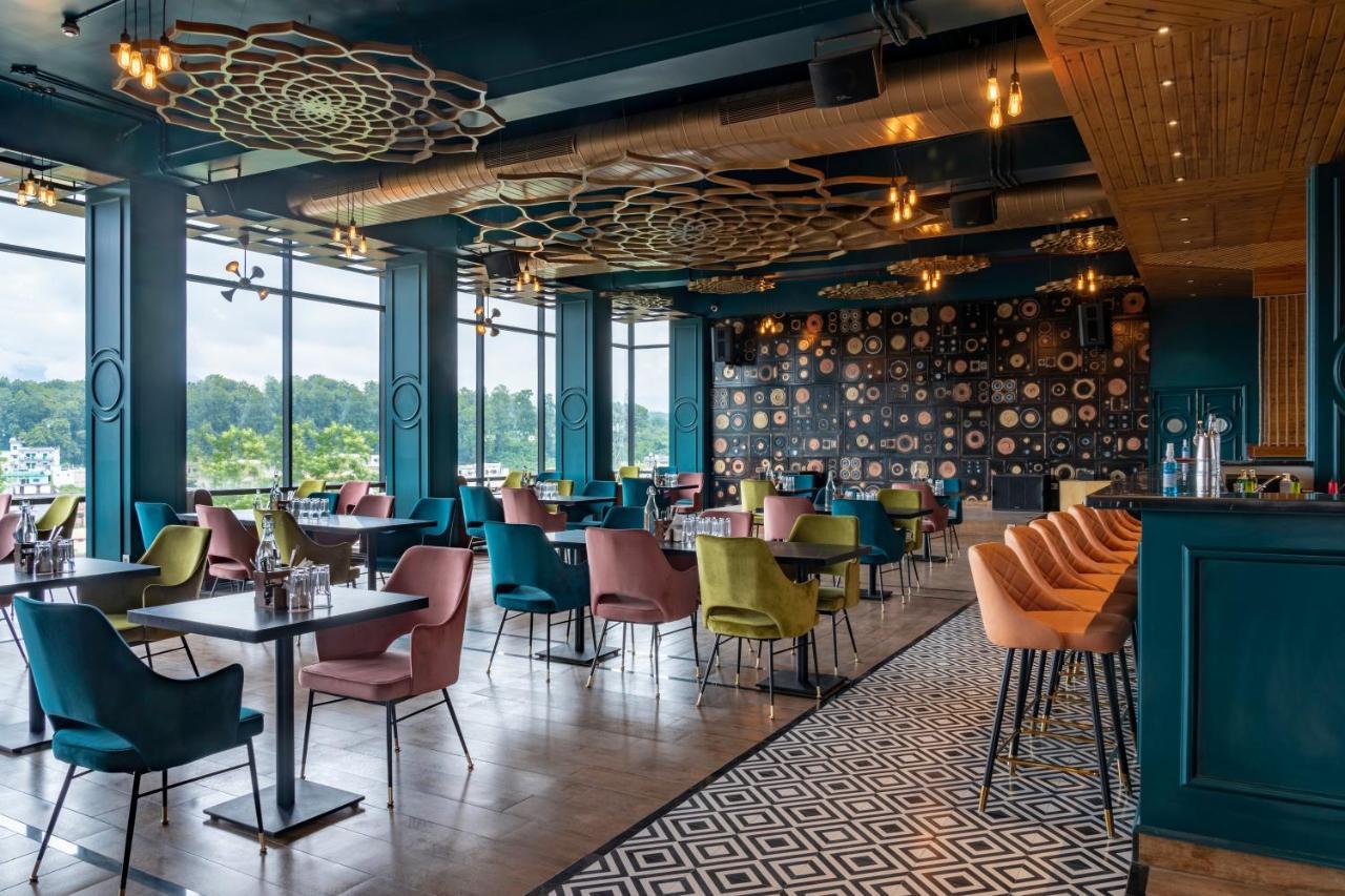 Clarion Hotel Dehradun Eksteriør billede