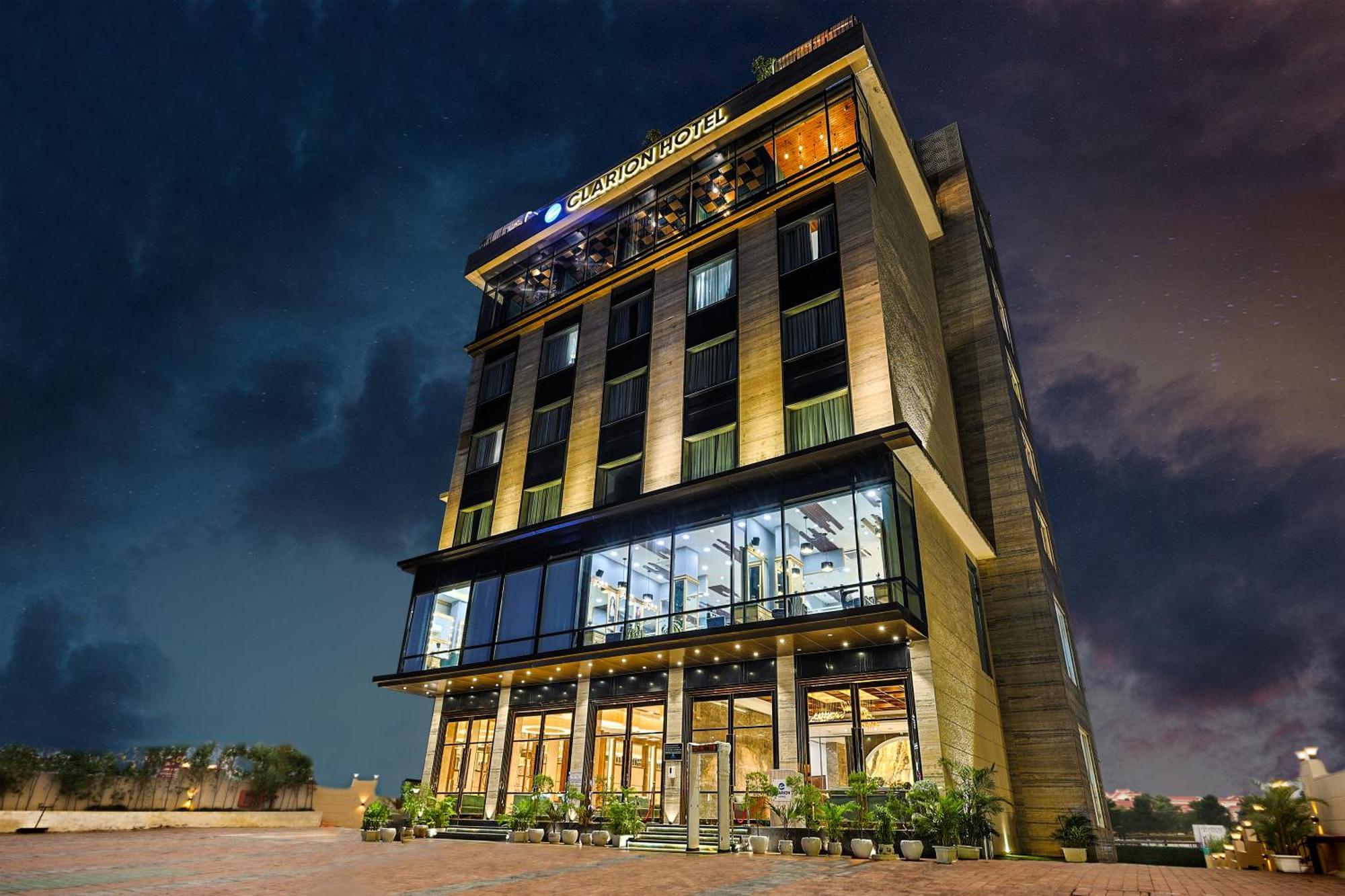 Clarion Hotel Dehradun Eksteriør billede