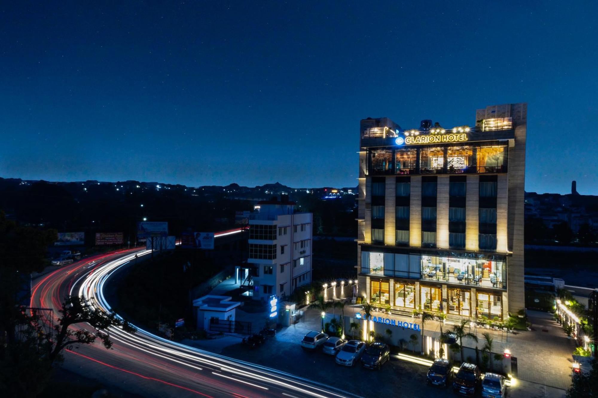 Clarion Hotel Dehradun Eksteriør billede