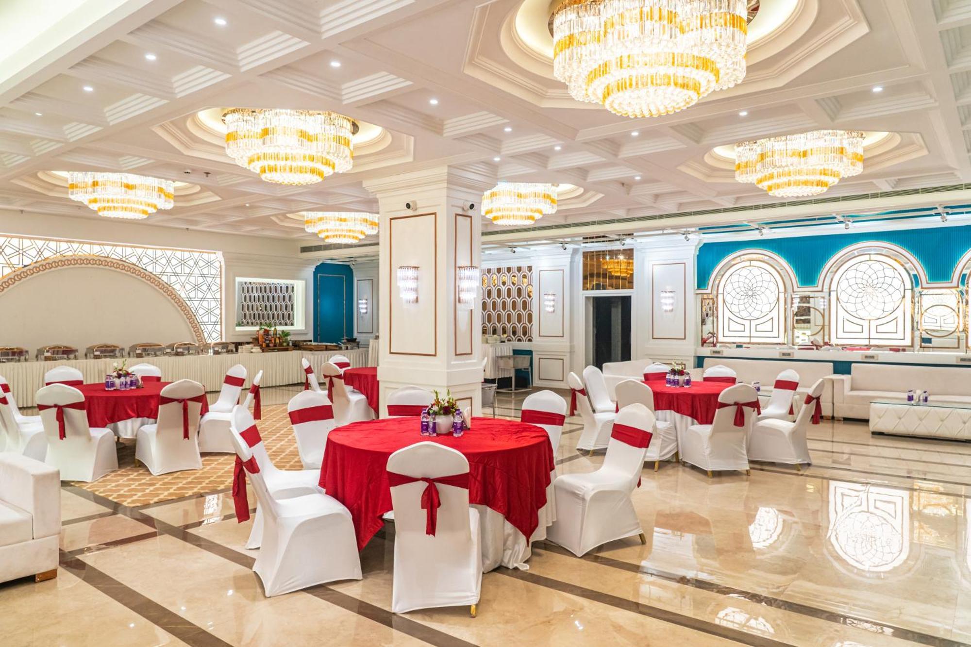 Clarion Hotel Dehradun Eksteriør billede